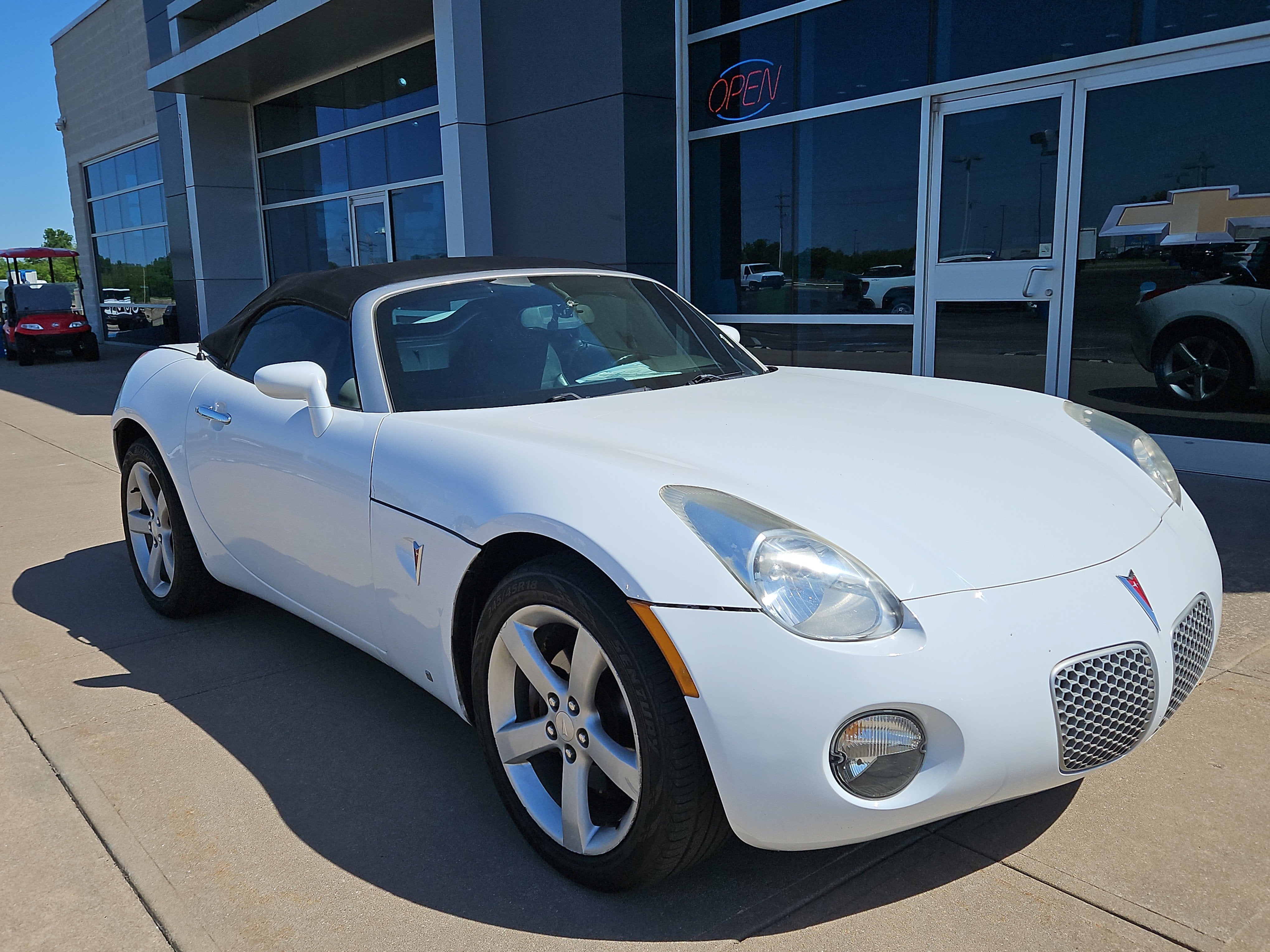 2008 Pontiac Solstice Base in Pure (Summit White) — front three-quarter view
