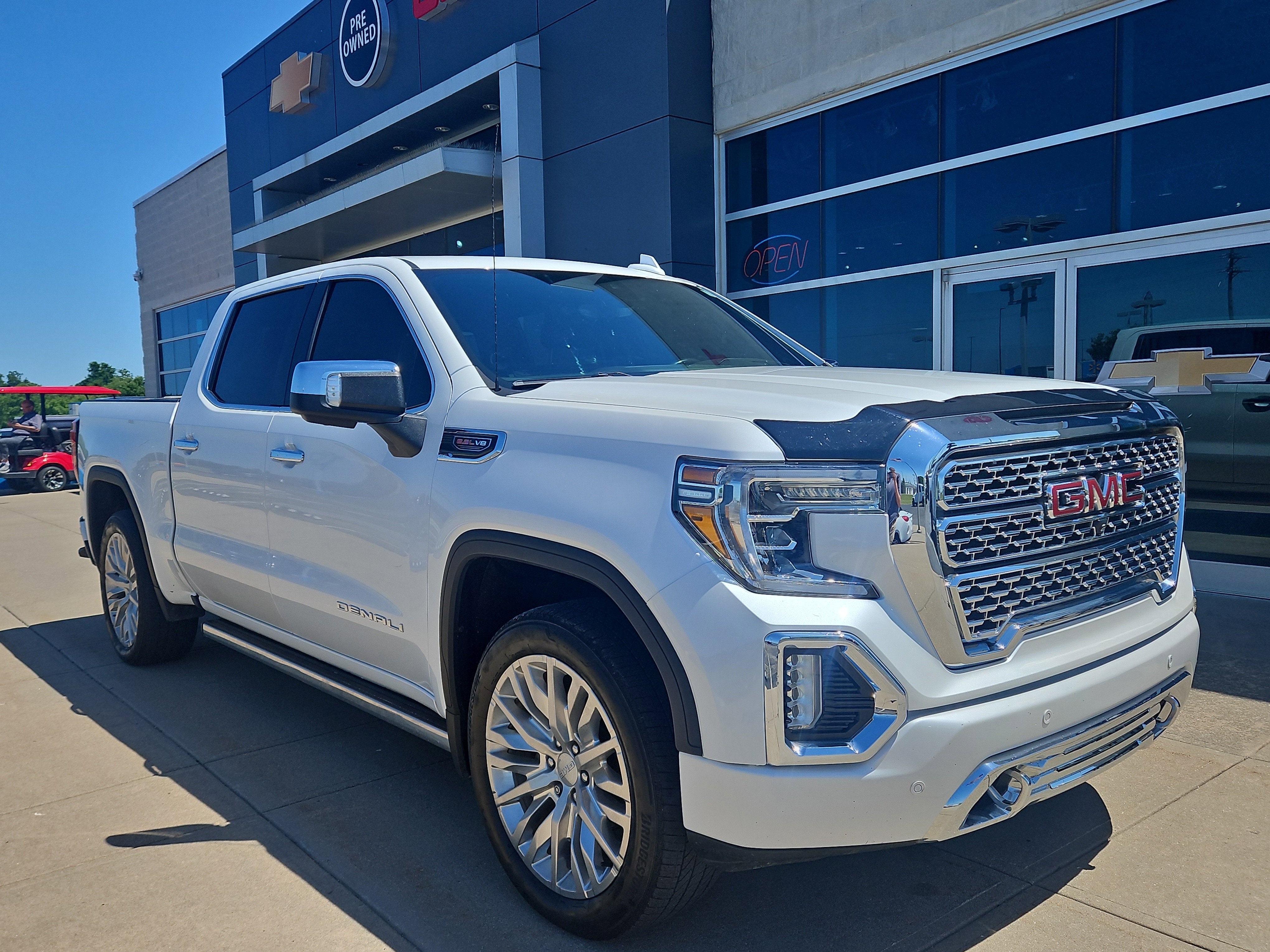 2019 GMC Sierra 1500 Denali in White Frost Tricoat — front three-quarter view